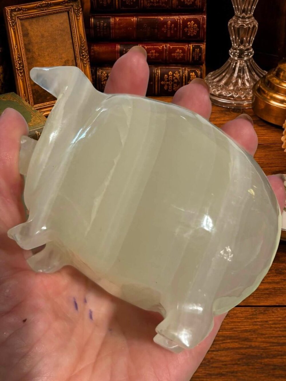 Vintage Carved Onyx Pig Figurine | Translucent Stone Animal Sculpture - Picture 7 of 7